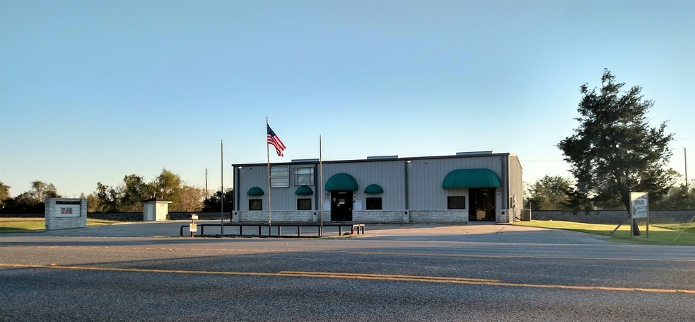 Primary Photo Of 11035 Highway 6, Santa Fe Light Distribution For Sale