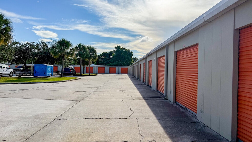 More Photos Of 2600 Aurora Rd, Melbourne Unknown For Lease