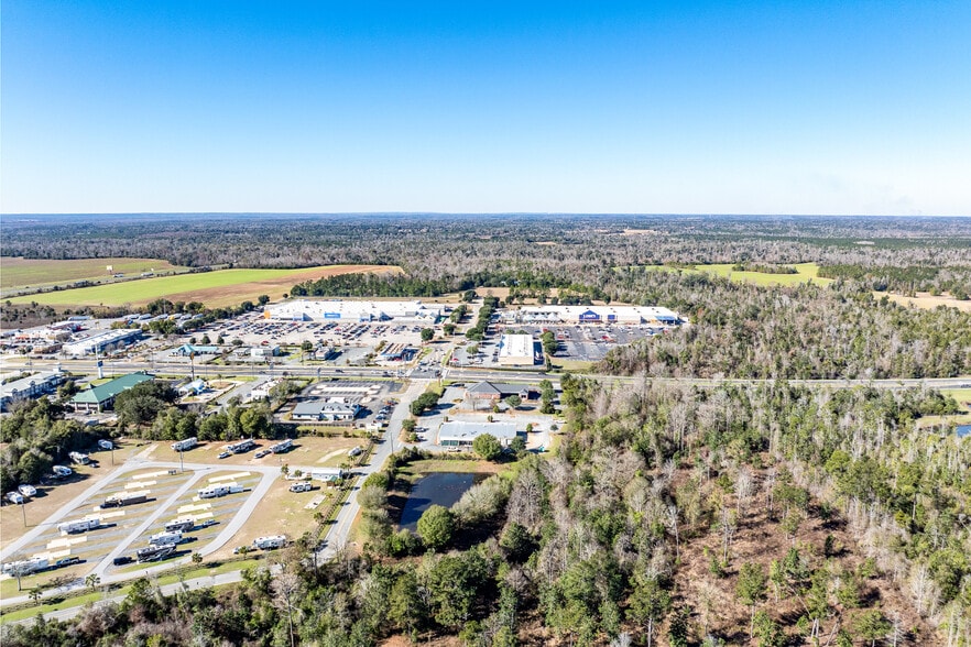 More Photos Of 4944 Malloy Plz, Marianna Freestanding For Sale