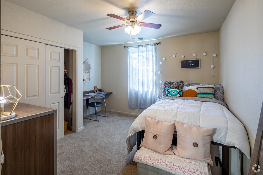 More Photos Of 500 Saluki Blvd, Carbondale Apartments For Sale