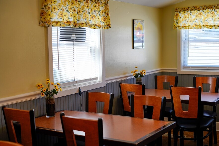 More Photos Of 914 Lake Rd, Factoryville Restaurant For Sale