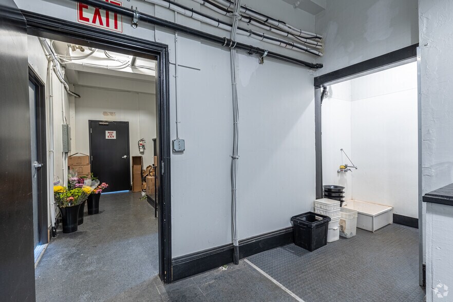 More Photos Of 10-20 NW 16th Ave, Portland Apartments For Lease