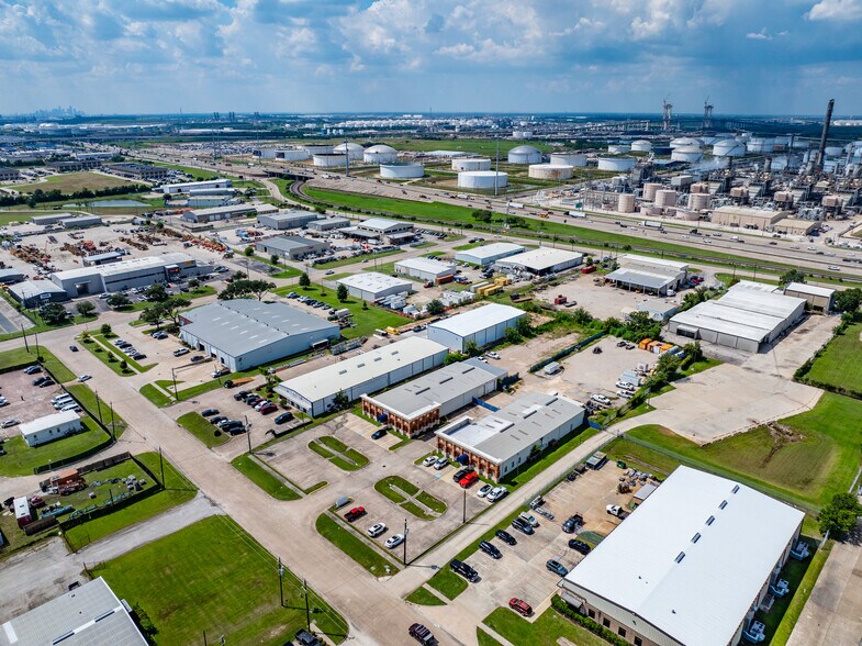 More Photos Of 629 Howard Dr, Deer Park Manufacturing For Sale