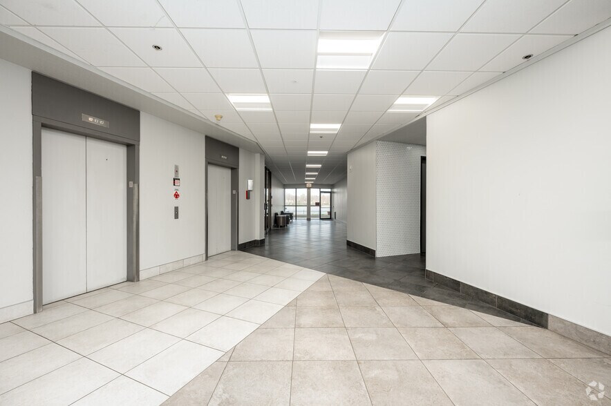 More Photos Of 8777 Purdue Rd, Indianapolis Office For Lease