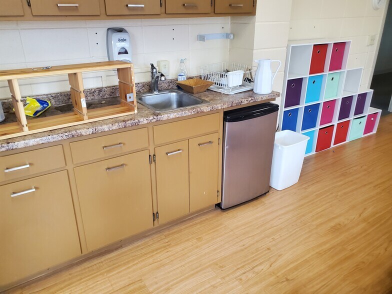 More Photos Of 4201 W 50th St, Edina Specialty For Sale