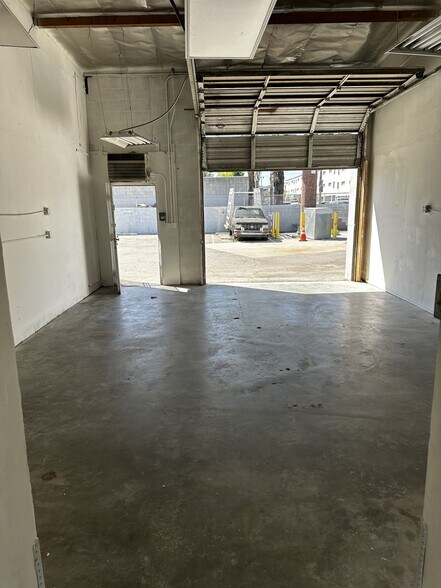 More Photos Of 5983 Reseda Blvd, Tarzana Industrial For Lease