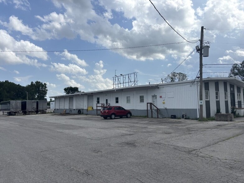 More Photos Of 510 Thatcher St, Saint Louis Truck Terminal For Sale