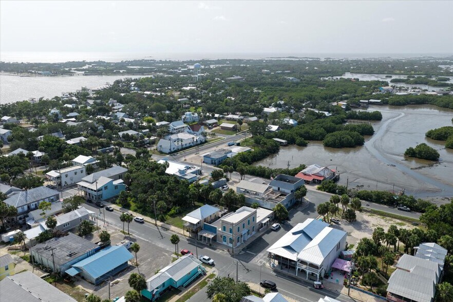 More Photos Of 7050 C St, Cedar Key Office Residential For Sale