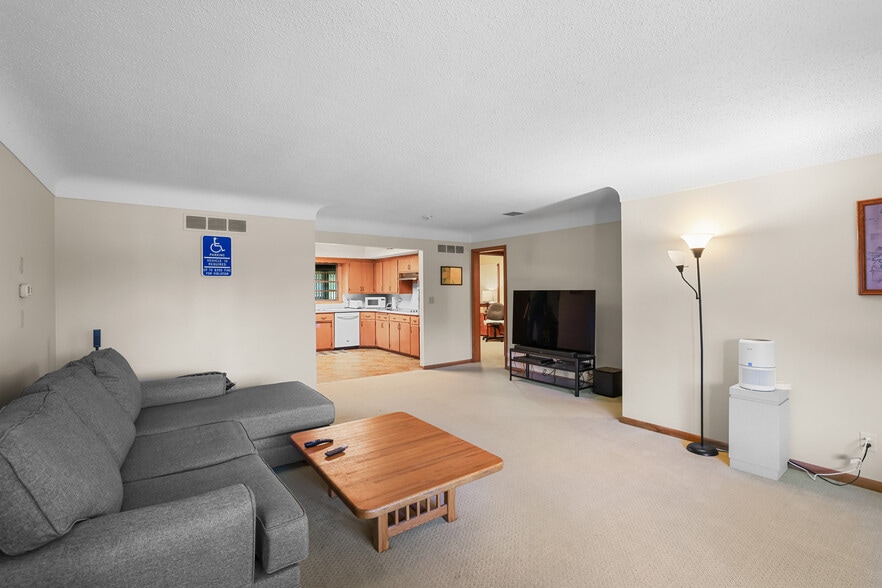 More Photos Of 1801 Commerce Blvd, Mound Funeral Home For Sale