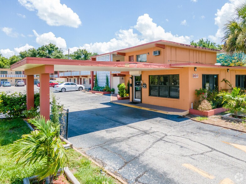 More Photos Of 307 E Vine St, Kissimmee Hotel For Sale