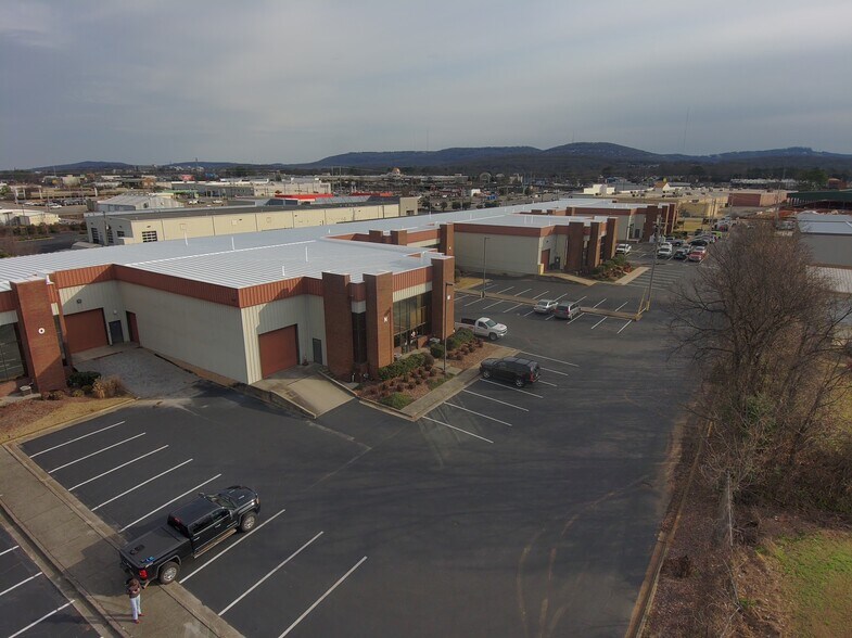 More Photos Of 3054 Leeman Ferry Rd SW, Huntsville Unknown For Lease