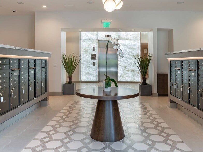 More Photos Of 295 NE Ivanhoe Blvd, Orlando Apartments For Lease
