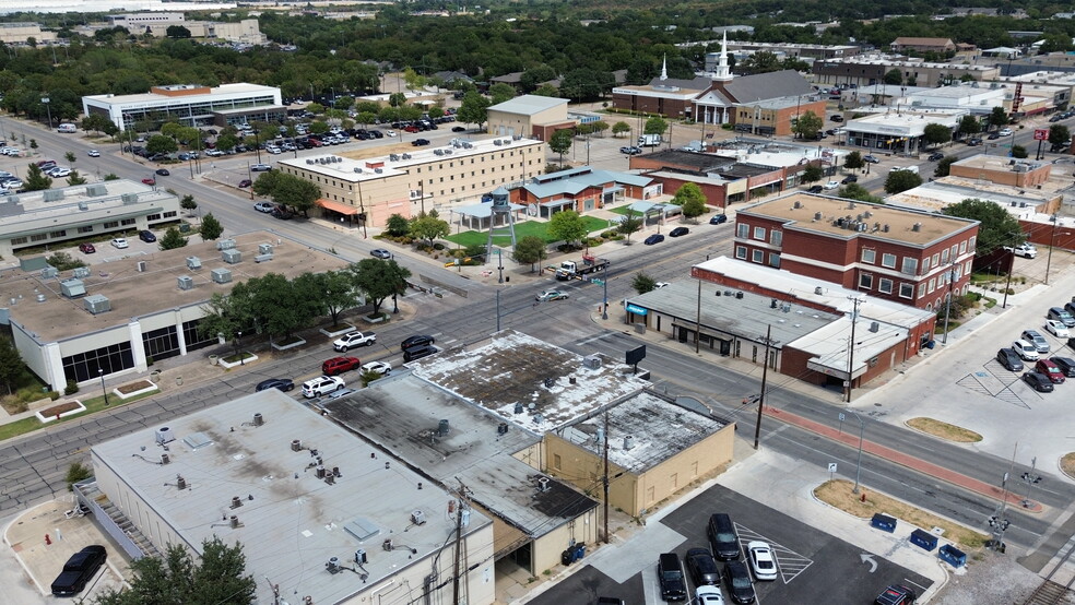 More Photos Of 207 W Main St, Grand Prairie Office For Sale