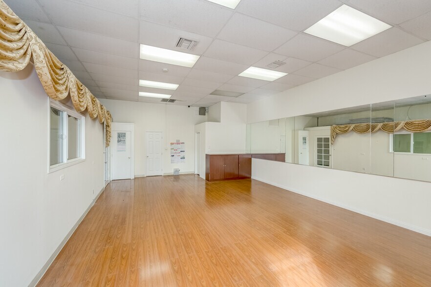 More Photos Of 9560 Las Tunas Dr, Temple City General Retail For Lease