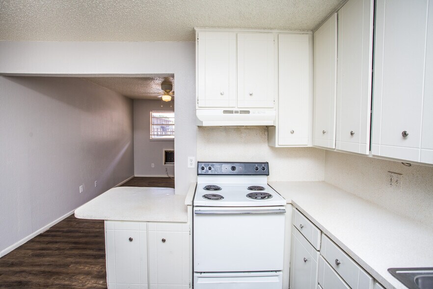 More Photos Of 7410 Quaker Ave, Lubbock Apartments For Sale
