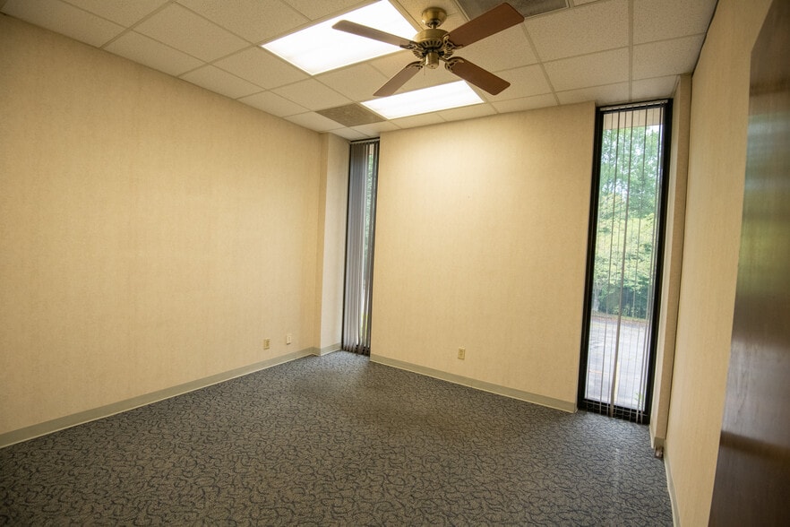 More Photos Of 1330 N Park St, Carrollton Medical For Sale