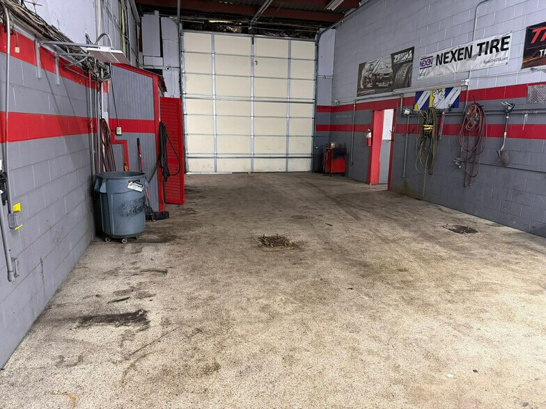 More Photos Of 5200 Cleveland St, Merrillville Truck Terminal For Lease