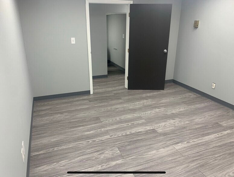 More Photos Of 4588 Kenny Rd, Columbus Storefront Retail Office For Sale