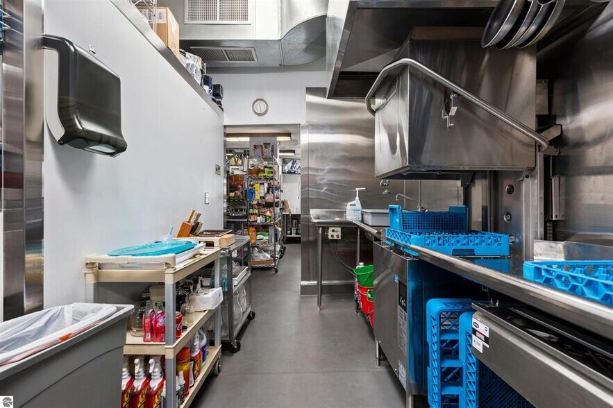 More Photos Of 18599 Mission Rd, Traverse City Hotel For Sale