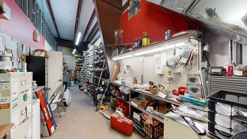 More Photos Of 113 Bo Bo Dr, Crystal Springs Freestanding For Lease