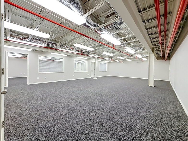 More Photos Of 4677 118th Ave N, Clearwater Manufacturing For Sale