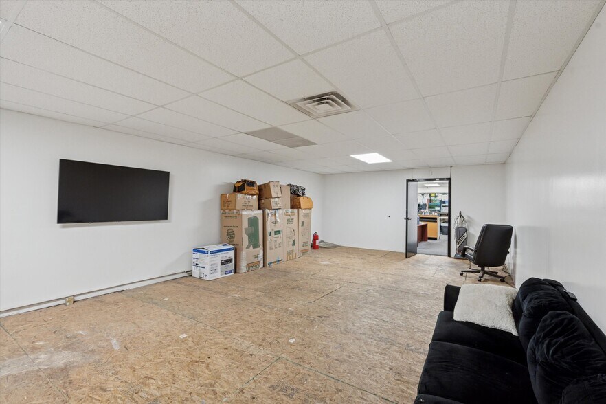More Photos Of 2777 Kensington Ave, Philadelphia Storefront For Sale