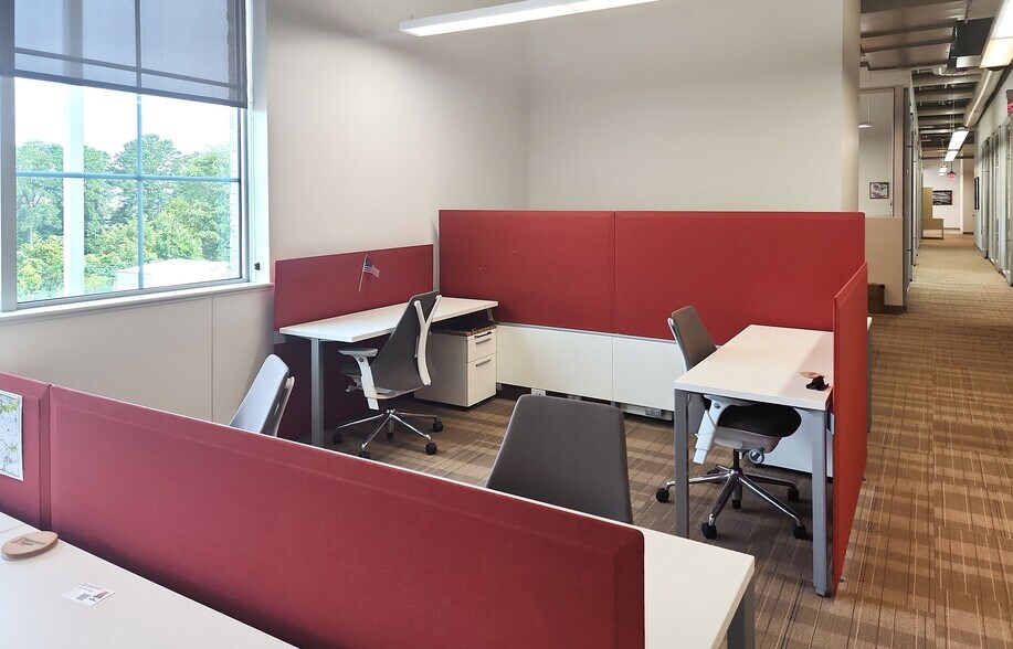 More Photos Of 5547 Veterans Pky, Columbus Coworking Space