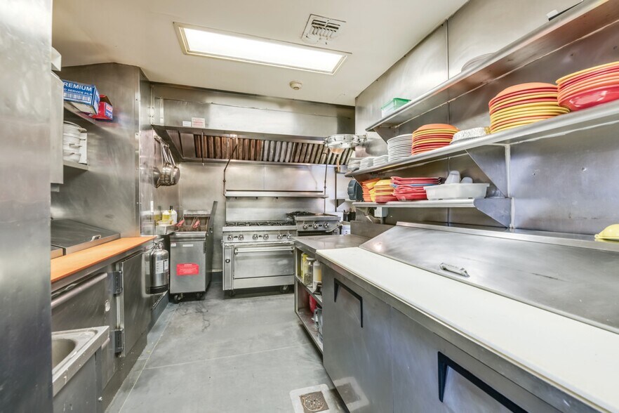 More Photos Of 1615 Bridgehampton, Sag Harbor Restaurant For Sale