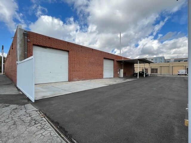 More Photos Of 9330 Corbin Ave, Northridge Warehouse For Lease