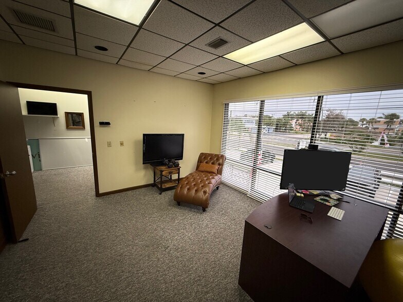 More Photos Of 47 W New Haven Ave, Melbourne Medical For Sale