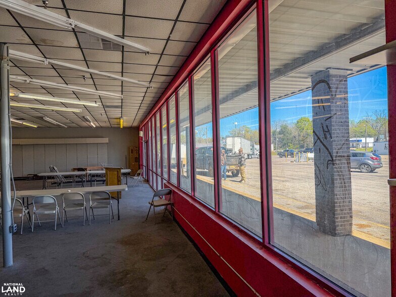 More Photos Of 1243 Washington St, Marion Storefront Retail Office For Sale