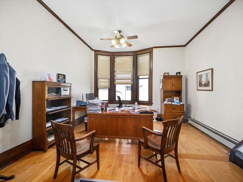 More Photos Of 921-931 8th St, Manitowoc Office For Lease