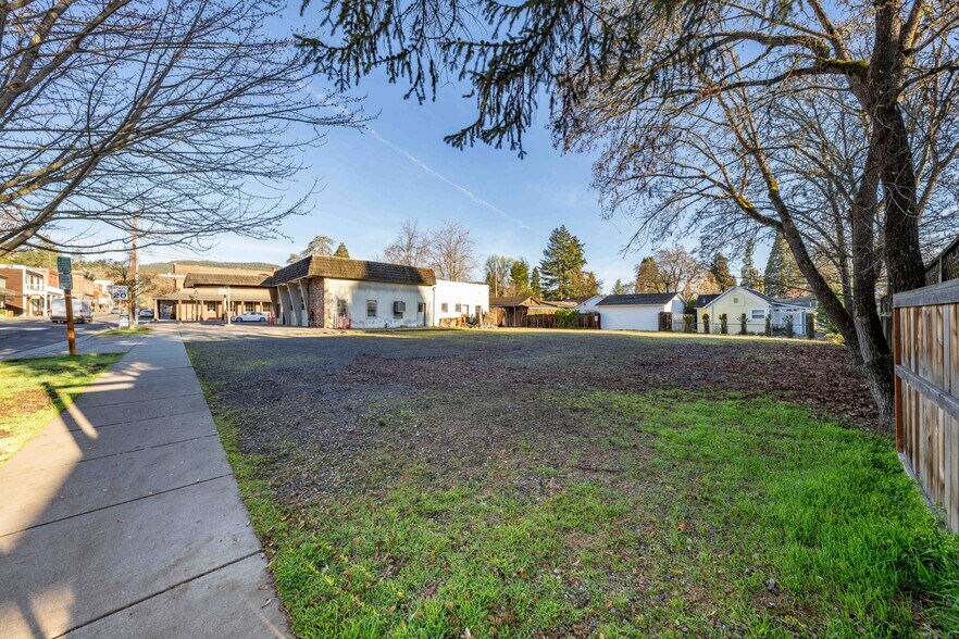 More Photos Of 205 E California St, Jacksonville General Retail For Sale