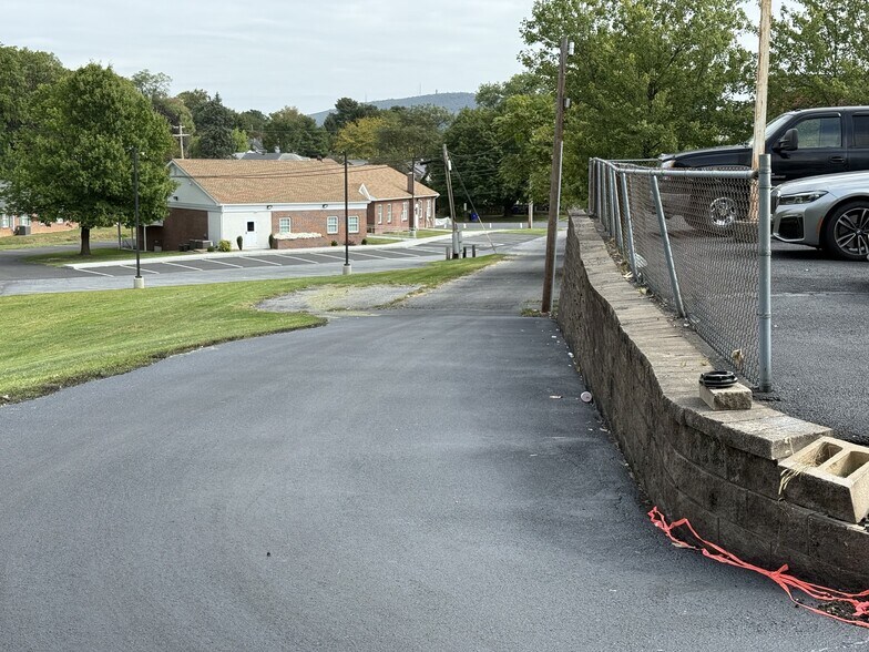 More Photos Of 1333 Lancaster Ave, Reading Specialty For Sale