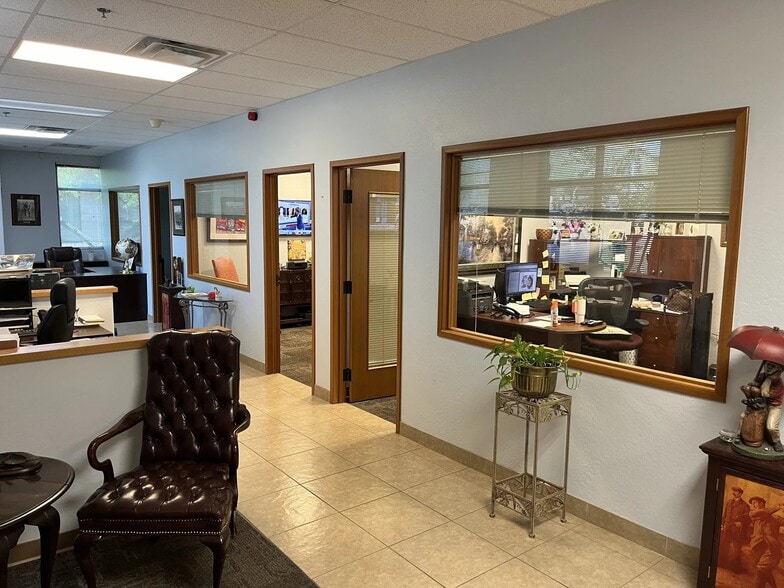 More Photos Of 42104 N Venture Dr, Anthem Medical For Sale