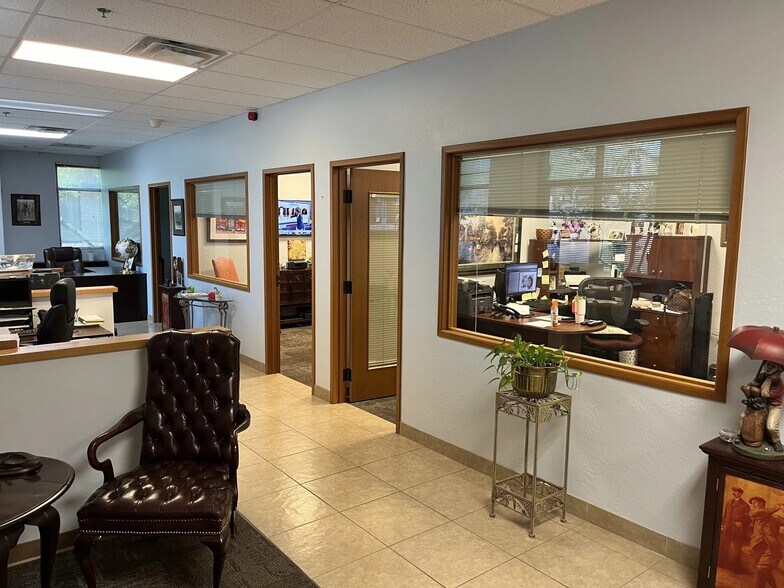 More Photos Of 42104 N Venture Dr, Anthem Medical For Sale