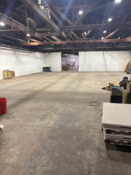 More Photos Of 386-394 Coit St, Irvington Manufacturing For Lease