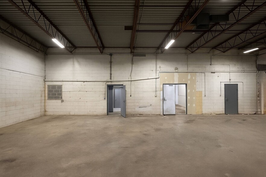 More Photos Of 25916 W 7 Mile Rd, Redford Township Manufacturing For Sale