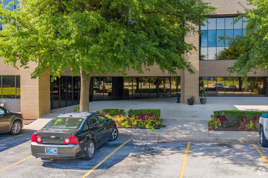 More Photos Of 4100 Perimeter Center Dr, Oklahoma City Unknown For Lease