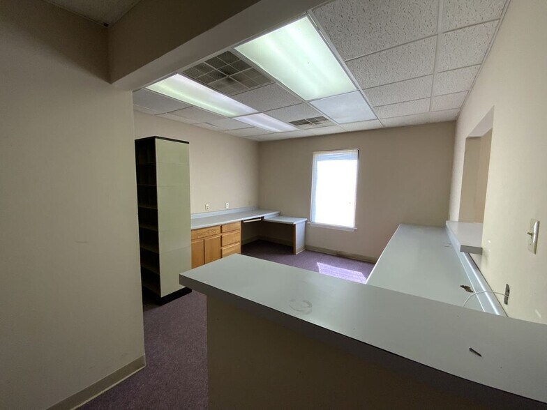 More Photos Of 2415 N Gateway Ave, Harriman Medical For Sale