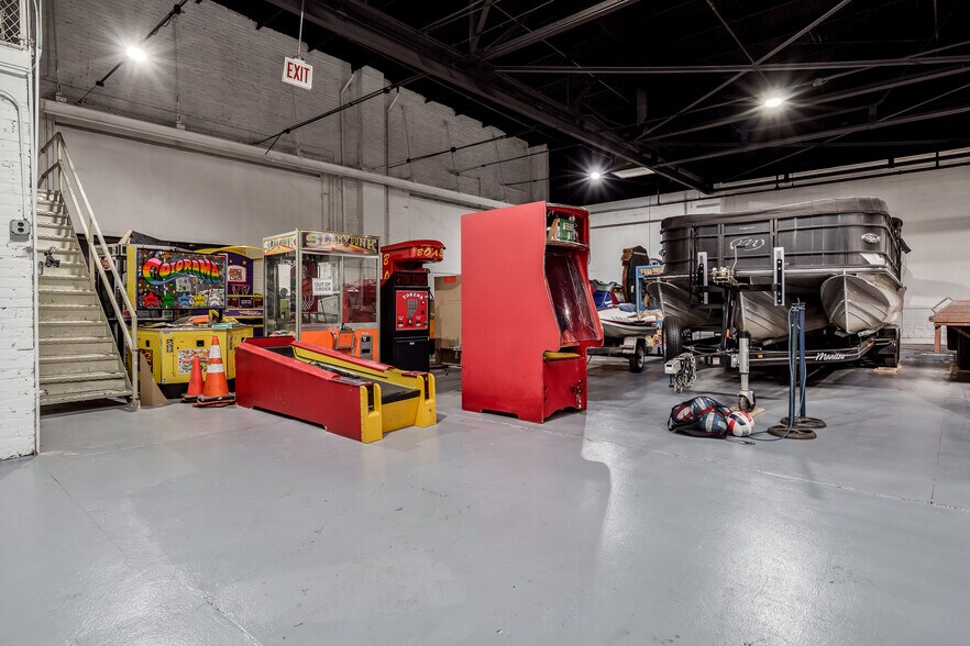 More Photos Of 727 1st Ave, Rockford Industrial For Sale