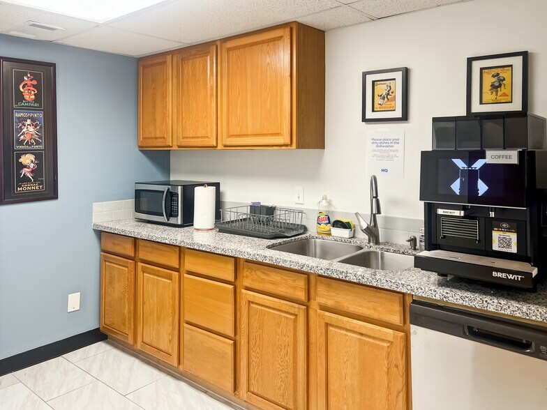 More Photos Of 325 S Stemmons Fwy, Lewisville Coworking Space