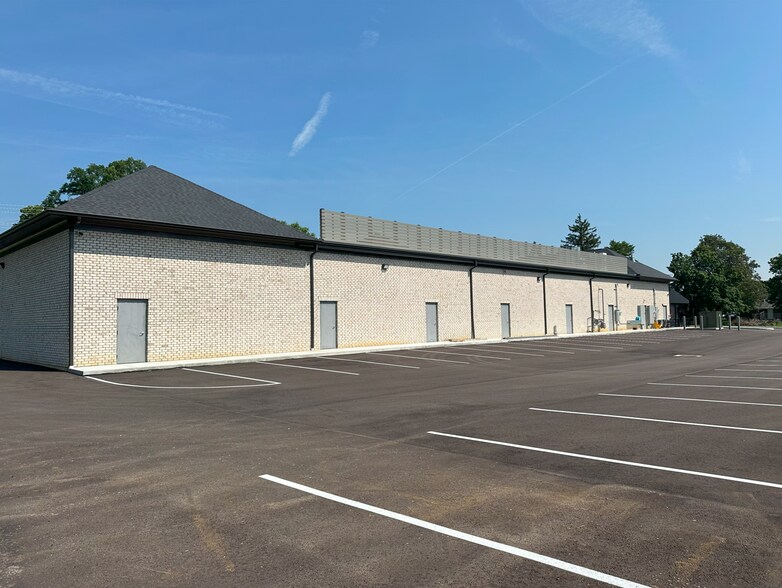 More Photos Of 9774 Cincinnati Columbus Rd, West Chester Storefront For Lease