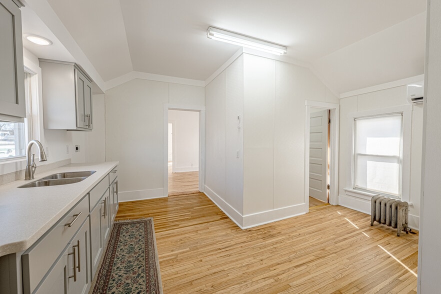 More Photos Of 127 W Main St, Belleville Restaurant For Sale