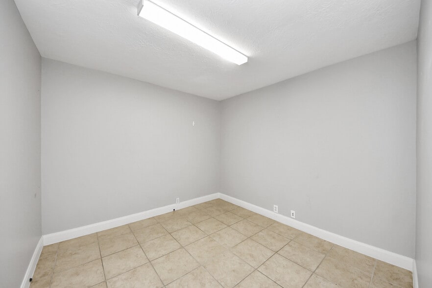 More Photos Of 2001 John St, Pasadena Office For Sale