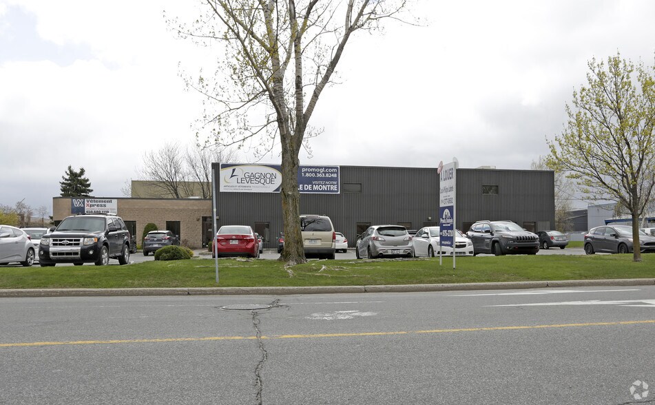 More Photos Of 3070 Boul Le Corbusier, Laval Warehouse For Sale