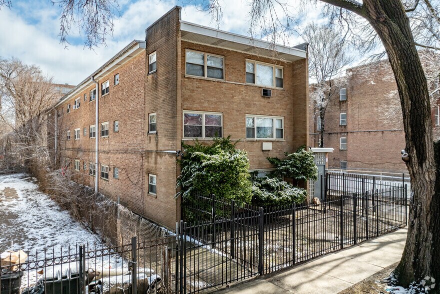 More Photos Of 7635 S Coles Ave, Chicago Apartments For Sale