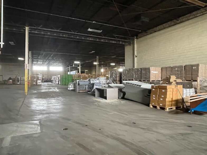 More Photos Of 5570 W 70th Pl, Bedford Park Manufacturing For Lease