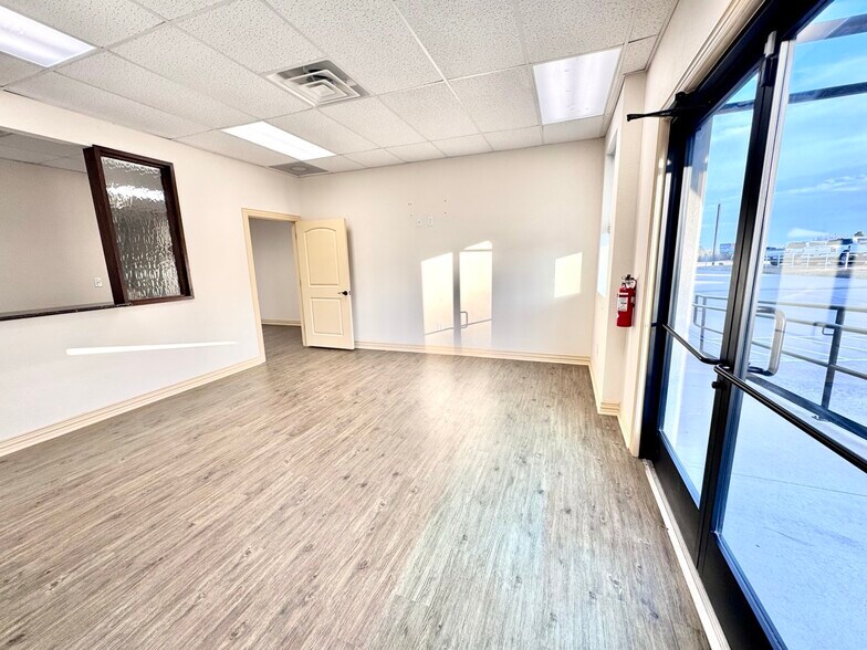 More Photos Of 101 S US Highway 75, Denison Medical For Lease
