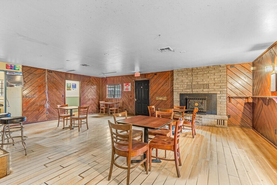 More Photos Of 18097 Redwood Hwy, Selma Restaurant For Sale